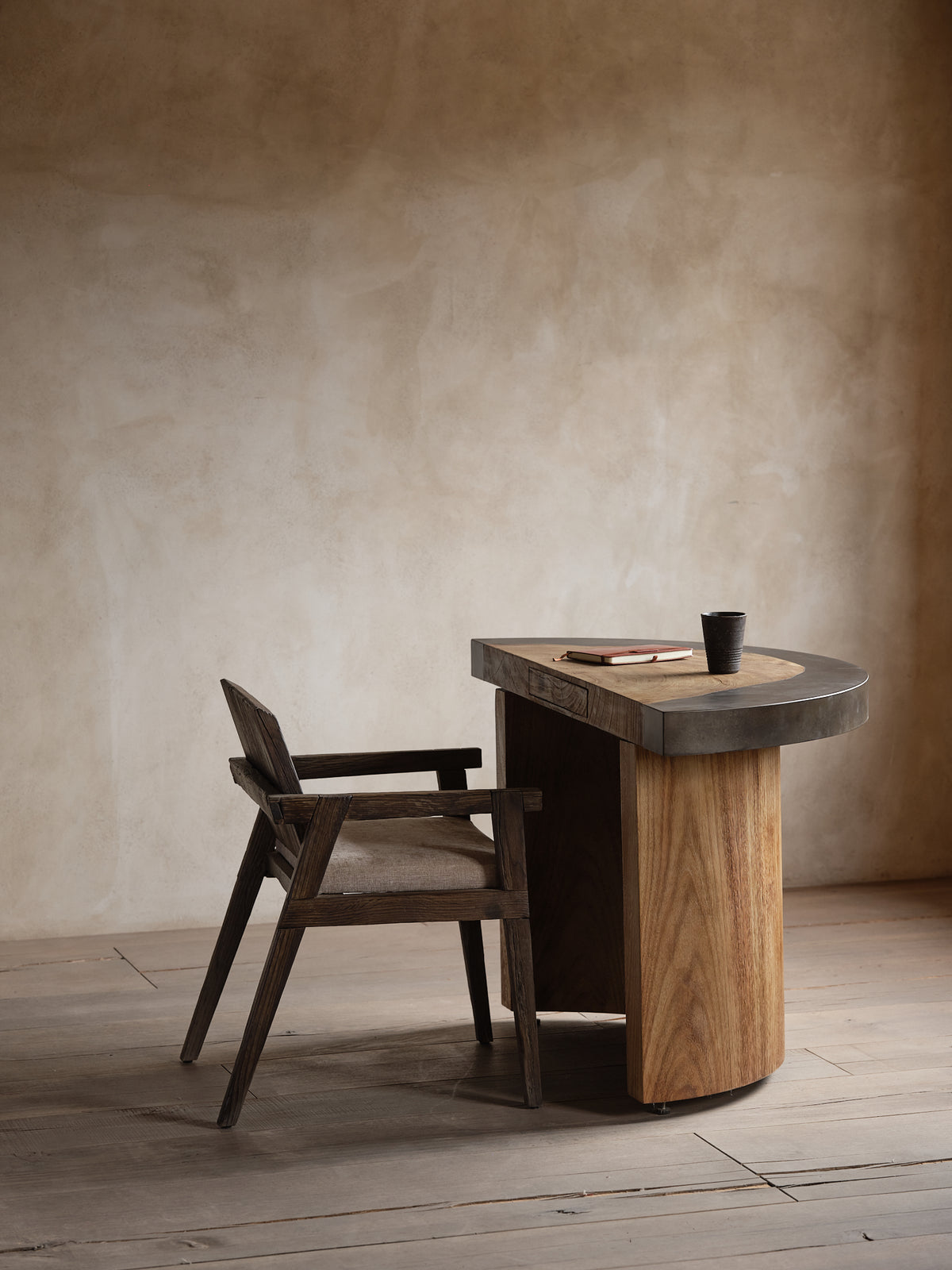 Ivana Black Jack Desk