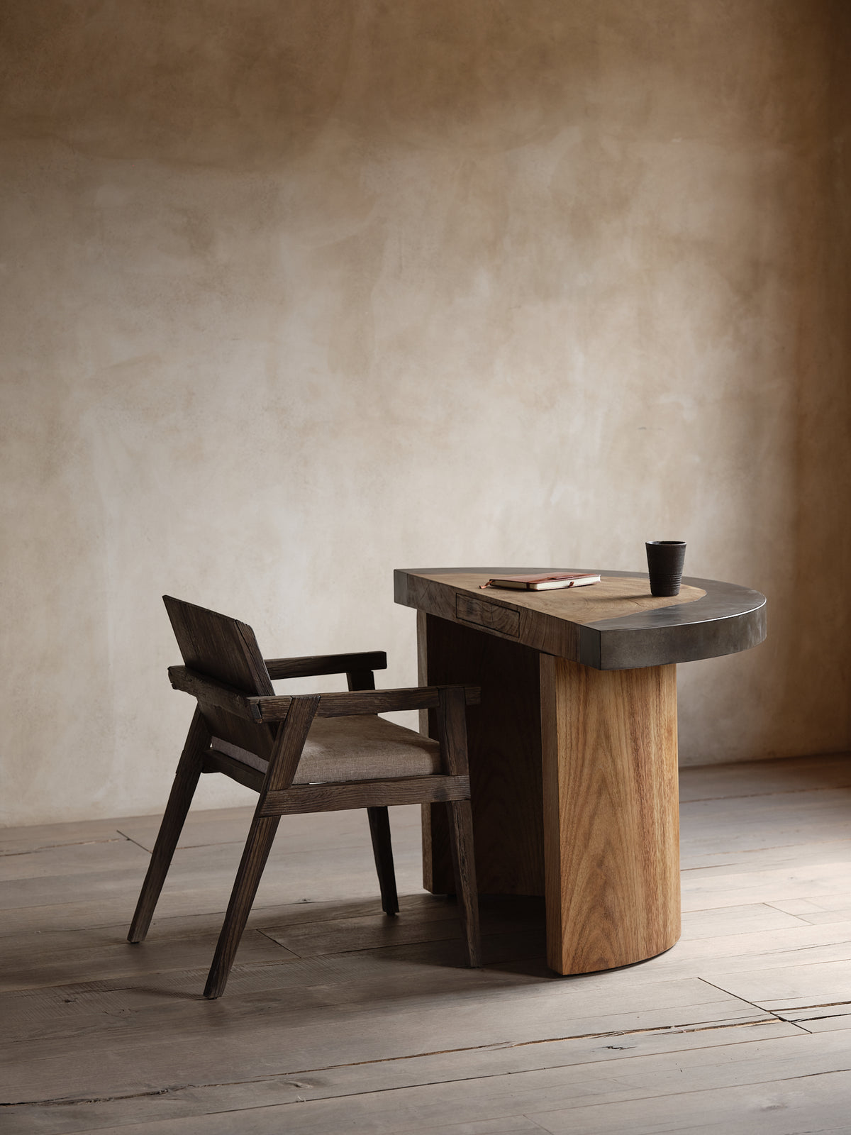 Ivana Black Jack Desk